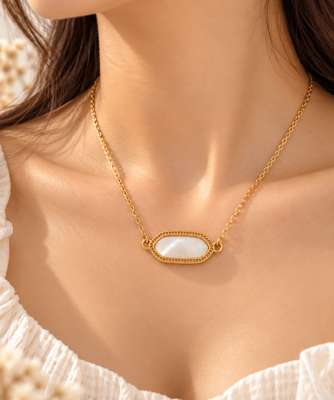 Pearl Glow Pendent With Chain